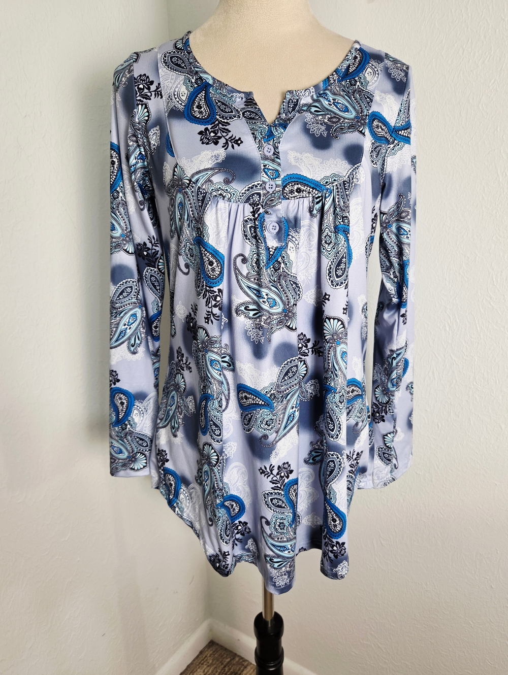 Halife Paisley Longsleeve Top in Blue Hues, White & Black, Size Medium, NWT
